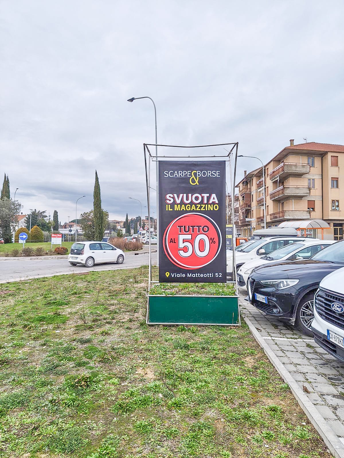 Dettaglio di un camion vela pubblicitario
