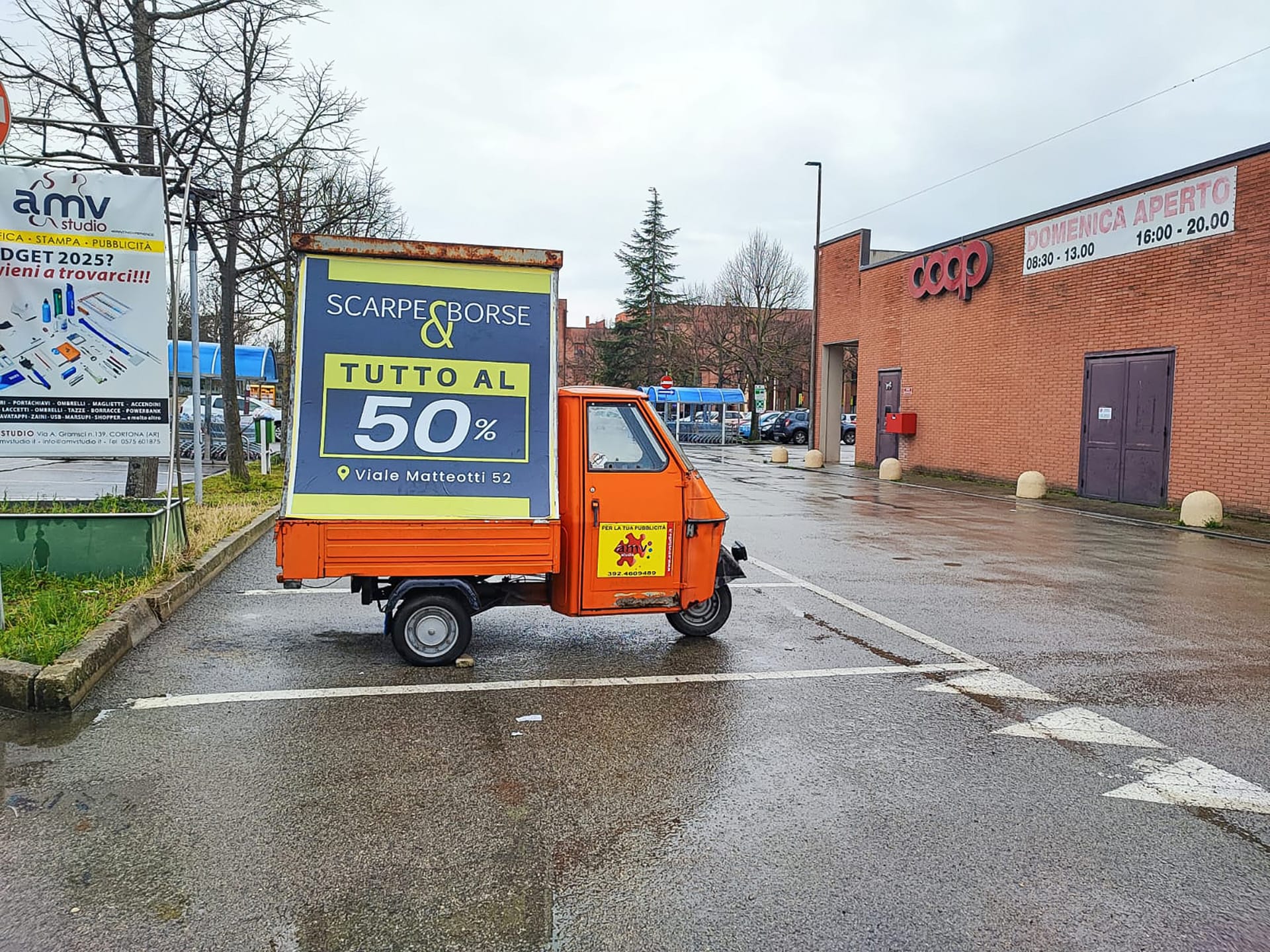 Allestimento pubblicitario su camion vela